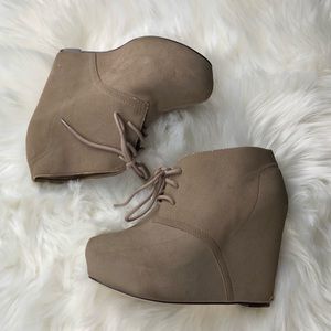 Bakers Tan lace up suede Booties